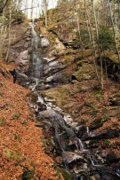 Водопад Скаловитец в Рила е 
висок 22 метра